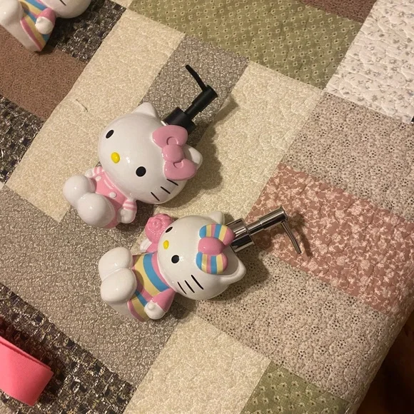 FIRST OFFER GETS IT Hello Kitty Set of 2 Soap Dispensers - Picture 3 of 3
